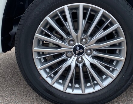 Mitsubishi Outlander PHEV DYNAMIC 13