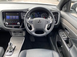 Mitsubishi Outlander PHEV DYNAMIC 17