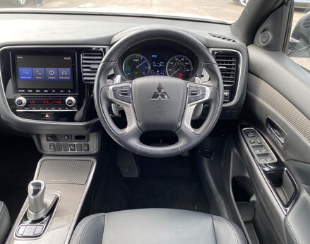 Mitsubishi Outlander PHEV DYNAMIC 17