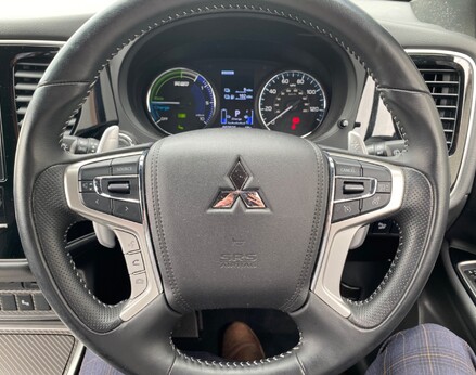 Mitsubishi Outlander PHEV DYNAMIC 18