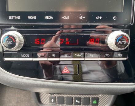 Mitsubishi Outlander PHEV DYNAMIC 26