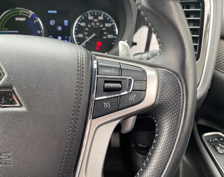 Mitsubishi Outlander PHEV DYNAMIC 41