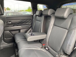 Mitsubishi Outlander PHEV DYNAMIC 51