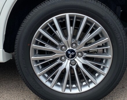 Mitsubishi Outlander PHEV DYNAMIC 14