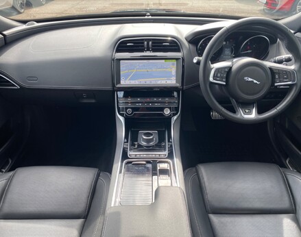 Jaguar XE D R-SPORT 2