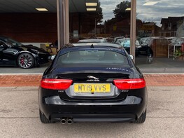 Jaguar XE D R-SPORT 6