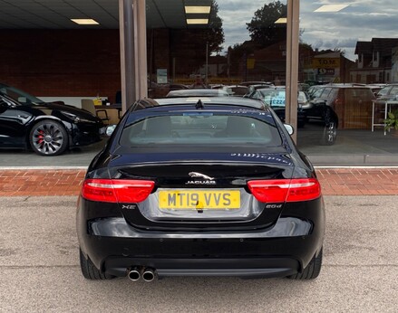 Jaguar XE D R-SPORT 6