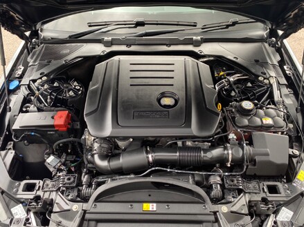 Jaguar XE D R-SPORT