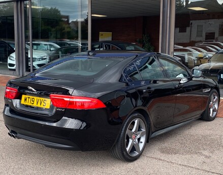 Jaguar XE D R-SPORT 8
