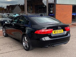 Jaguar XE D R-SPORT 9