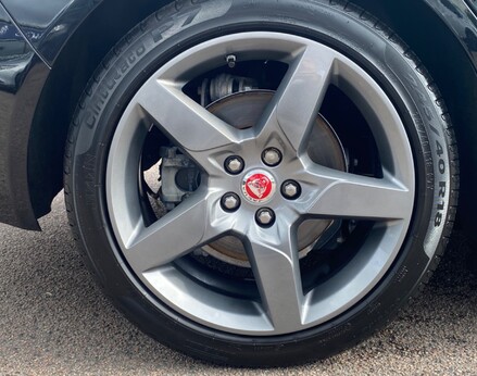 Jaguar XE D R-SPORT 14