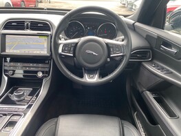 Jaguar XE D R-SPORT 18