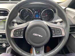 Jaguar XE D R-SPORT 19