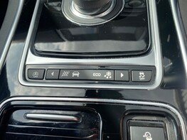 Jaguar XE D R-SPORT 31