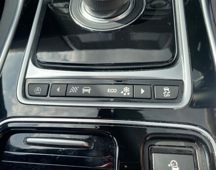 Jaguar XE D R-SPORT 31