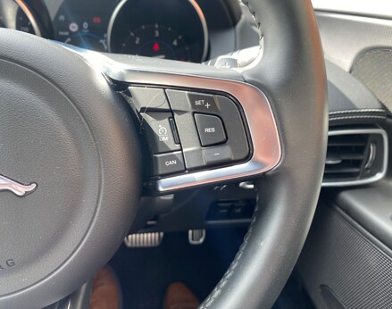 Jaguar XE D R-SPORT 36