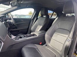 Jaguar XE D R-SPORT 45
