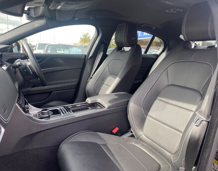Jaguar XE D R-SPORT 45