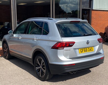 Volkswagen Tiguan SE NAVIGATION TDI 9
