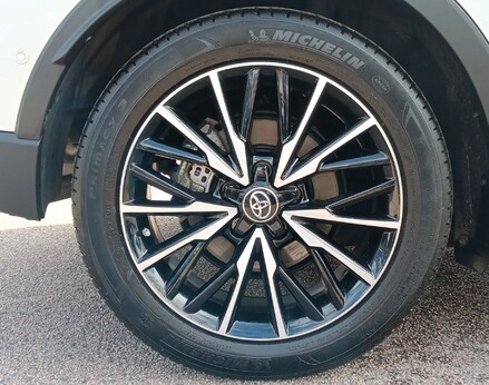 Toyota C-HR EXCEL 13