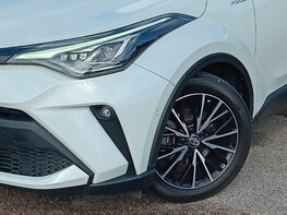 Toyota C-HR EXCEL 3