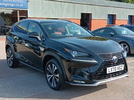 Lexus NX 300H 4
