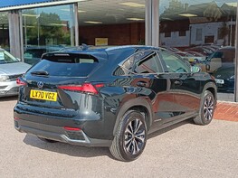 Lexus NX 300H 8