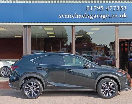 Lexus NX 300H 10