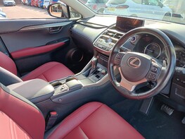 Lexus NX 300H 17