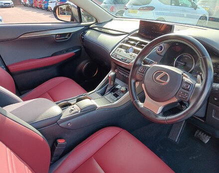 Lexus NX 300H 17