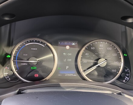 Lexus NX 300H 23