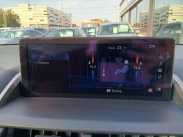 Lexus NX 300H 28