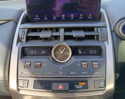 Lexus NX 300H 30