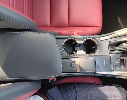 Lexus NX 300H 35