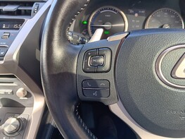 Lexus NX 300H 38