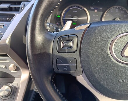 Lexus NX 300H 38