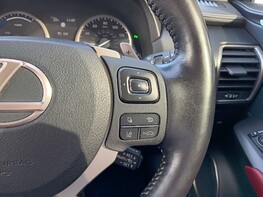 Lexus NX 300H 39
