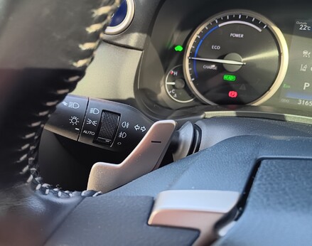 Lexus NX 300H 40