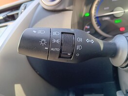 Lexus NX 300H 42