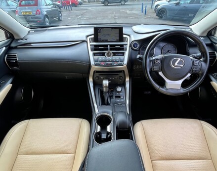 Lexus NX 300H PREMIER 2