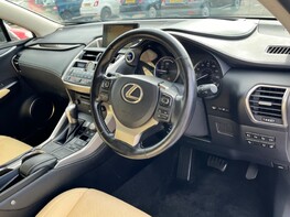 Lexus NX 300H PREMIER 18