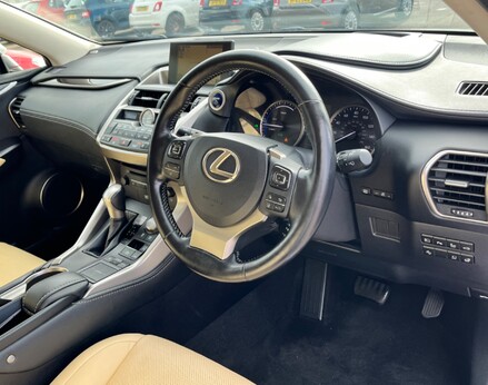 Lexus NX 300H PREMIER 18