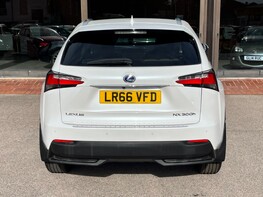 Lexus NX 300H PREMIER 6