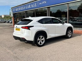 Lexus NX 300H PREMIER 8