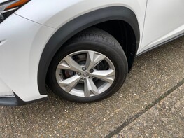 Lexus NX 300H PREMIER 3