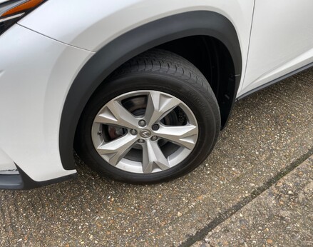 Lexus NX 300H PREMIER 3