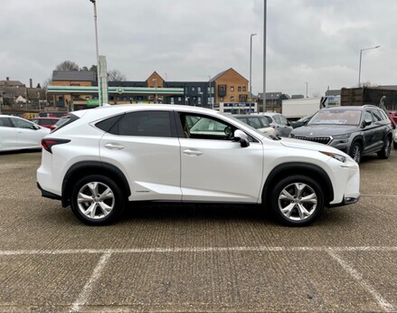 Lexus NX 300H PREMIER 10