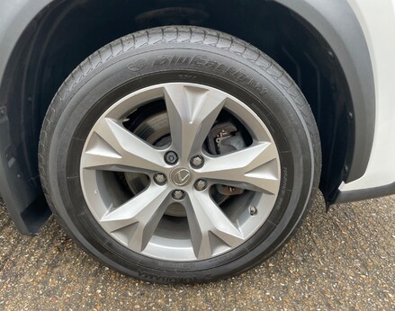 Lexus NX 300H PREMIER 13