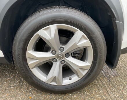 Lexus NX 300H PREMIER 16