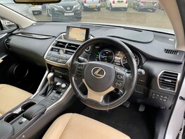 Lexus NX 300H PREMIER 17